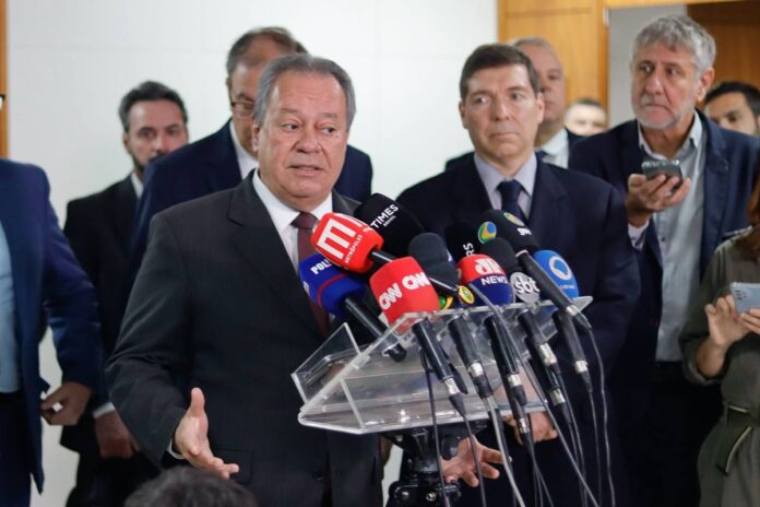 industria-rejeita-retaliacoes-aos-eua-e-pede-ao-governo “entendimento”