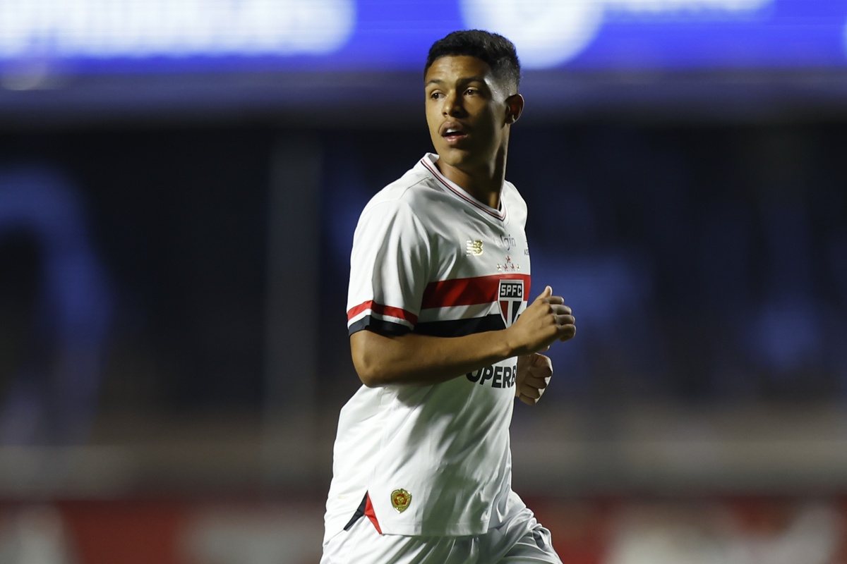 sao-paulo:-ryan-francisco-sofre-lesao-no-joelho-e-passara-por-cirurgia
