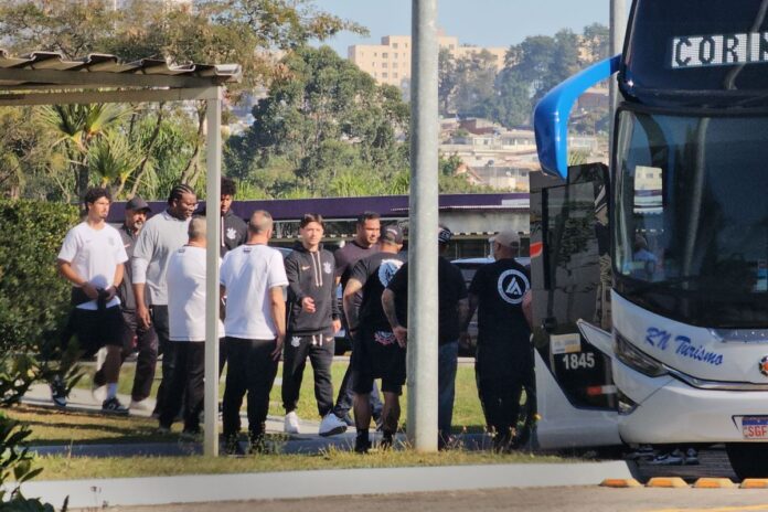 organizada-vai-ao-ct-do-corinthians-antes-de-confronto-contra-o-ceara