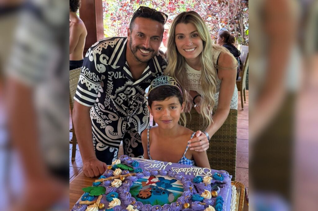 filho-de-ex-barcelona-e-atacado-por-usar-vestido-em-festa.-veja-fotos