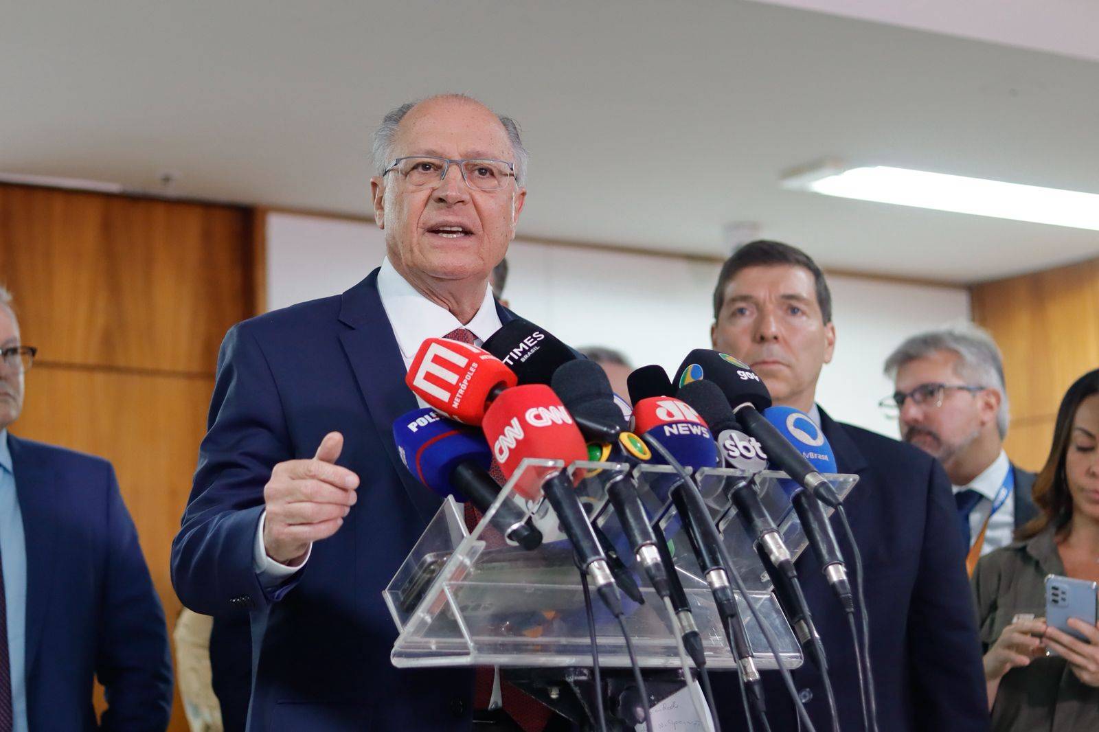 alckmin-envia-carta-ao-governo-trump-e-expoe-“indignacao”-por-tarifas
