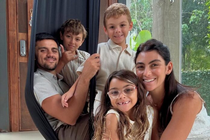 felipe-simas-celebra-apos-esposa-largar-carreira-para-cuidar-de-filhos