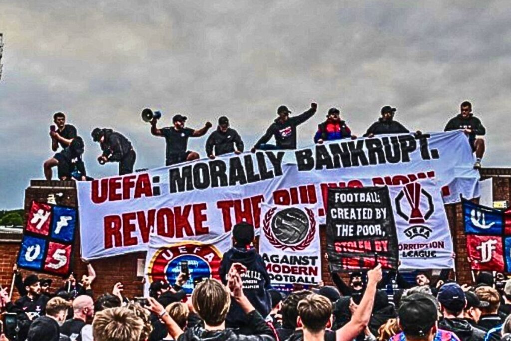 torcida-do-crystal-palace-protesta-apos-“rebaixamento”-da-uefa.-veja