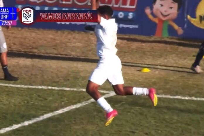 jogador-marca-gol-e-se-lesiona-ao-imitar-cr7-na-comemoracao.-confira
