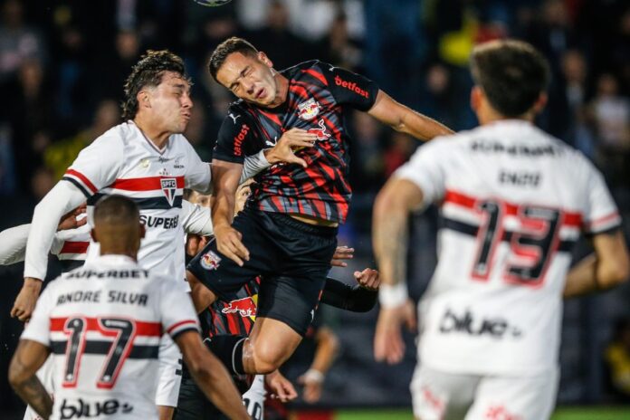 com-dois-gols-de-andre-silva,-sao-paulo-e-bragantino-empatam-por-2-x-2