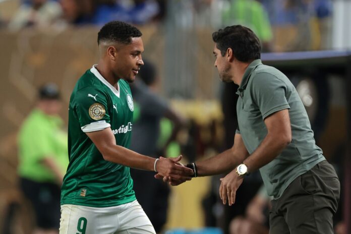 abel-admite-ma-fase-de-vitor-roque-no-palmeiras:-“com-50kg-nas-costas”