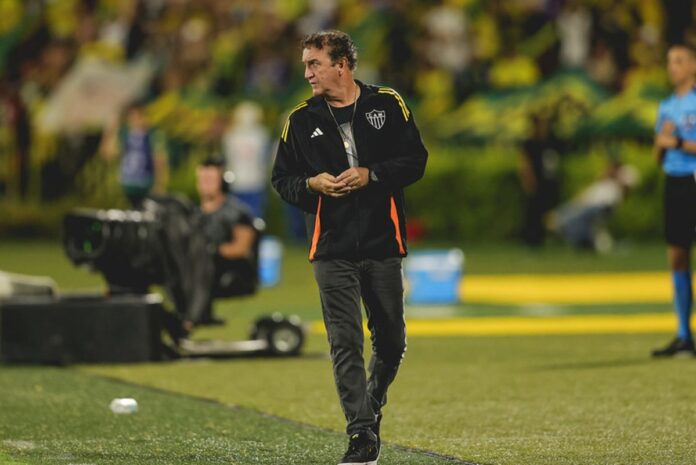cuca-diz-que-atletico-mg-melhorou-apos-expulsao:-“sofreu-menos”