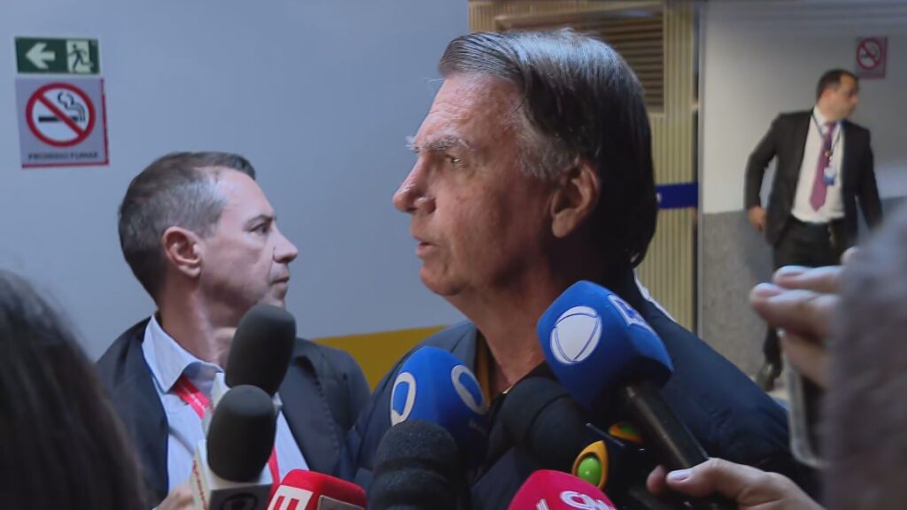 bolsonaro-diz-que-desconhece-pen-drive-apreendido-e-questionara-michelle