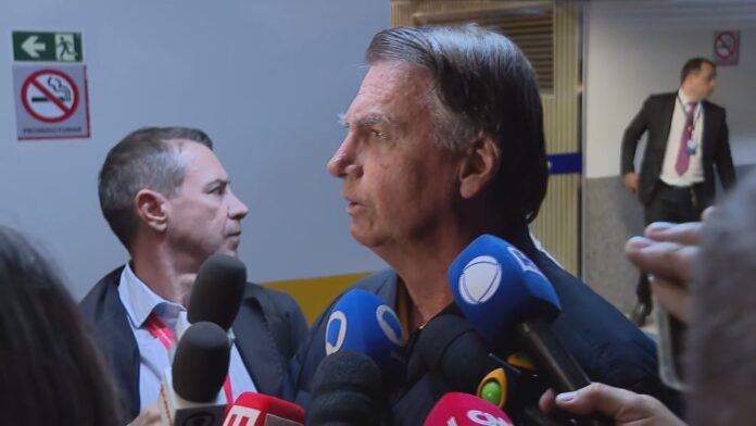 bolsonaro-diz-que-desconhece-pen-drive-apreendido-e-questionara-michelle