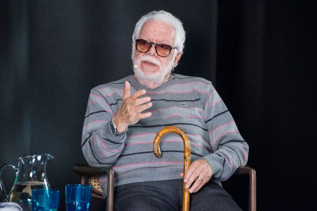 com-92-anos,-manoel-carlos-enfrenta-o-parkinson-com-apoio-da-familia