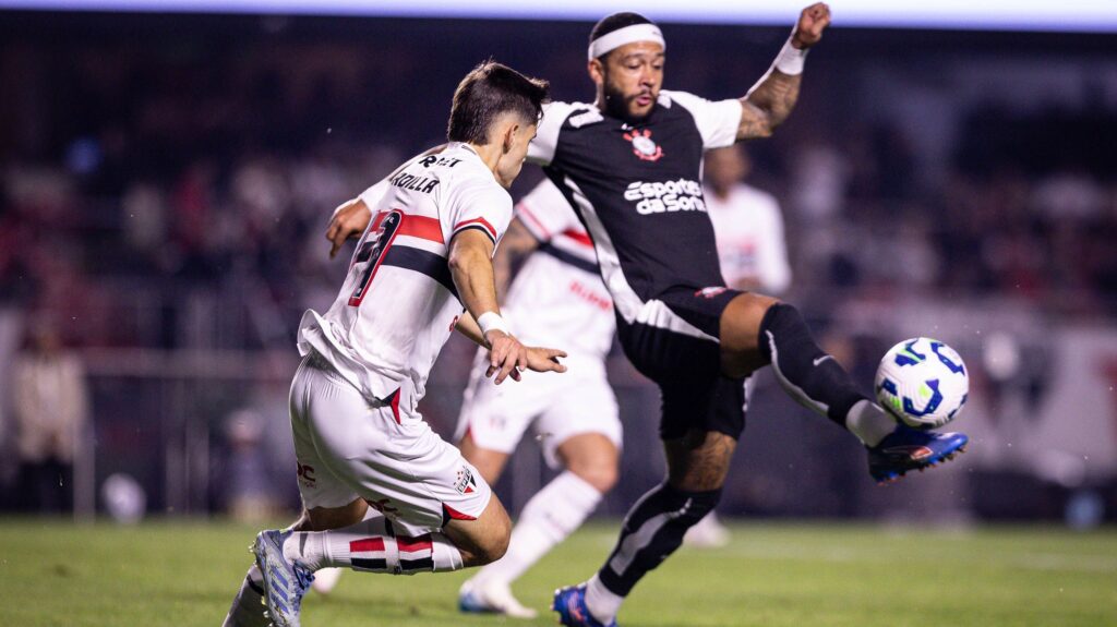 corinthians:-dorival-comenta-atitude-de-memphis-de-nao-voltar-ao-banco