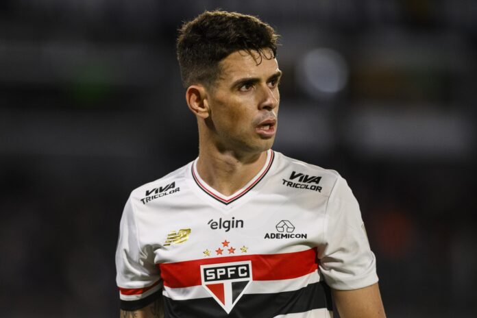 oscar-tem-fratura-na-regiao-lombar-e-vira-desfalque-no-sao-paulo