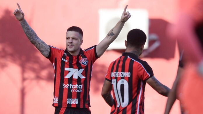 vitoria-vence-rb-bragantino-e-escapa-do-z4-do-brasileirao