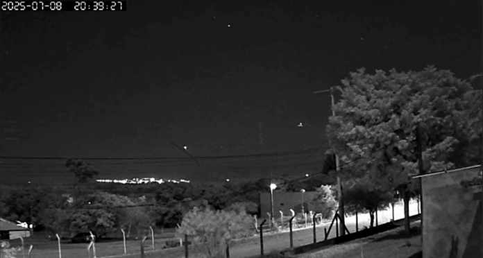 ovnis-de-piracicaba:-camera-registra-estranha-movimentacao-de-objeto-no-ceu
