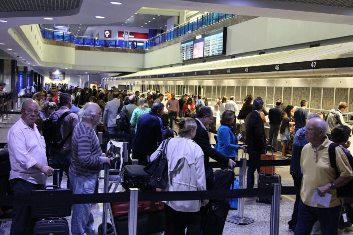 nevoeiro-causa-suspensao-de-pousos-e-decolagens-no-aeroporto-salgado-filho