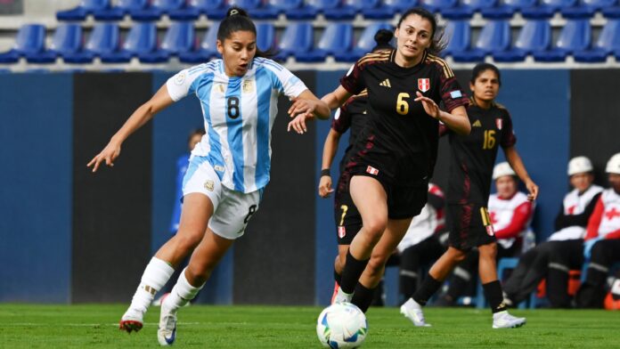 atacante-do-gremio-marca-no-fim-e-argentina-vence-o-peru-pela-copa-america