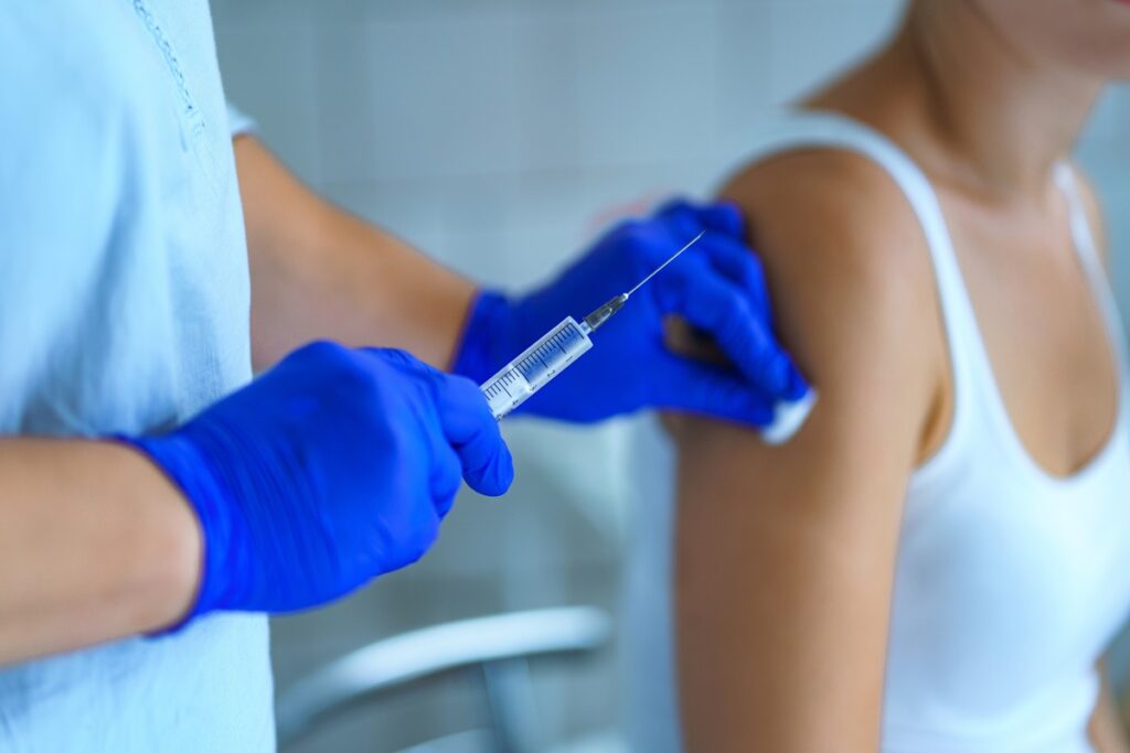 risco-de-infarto-e-avc-diminui-apos-vacinacao-contra-gripe-e-covid