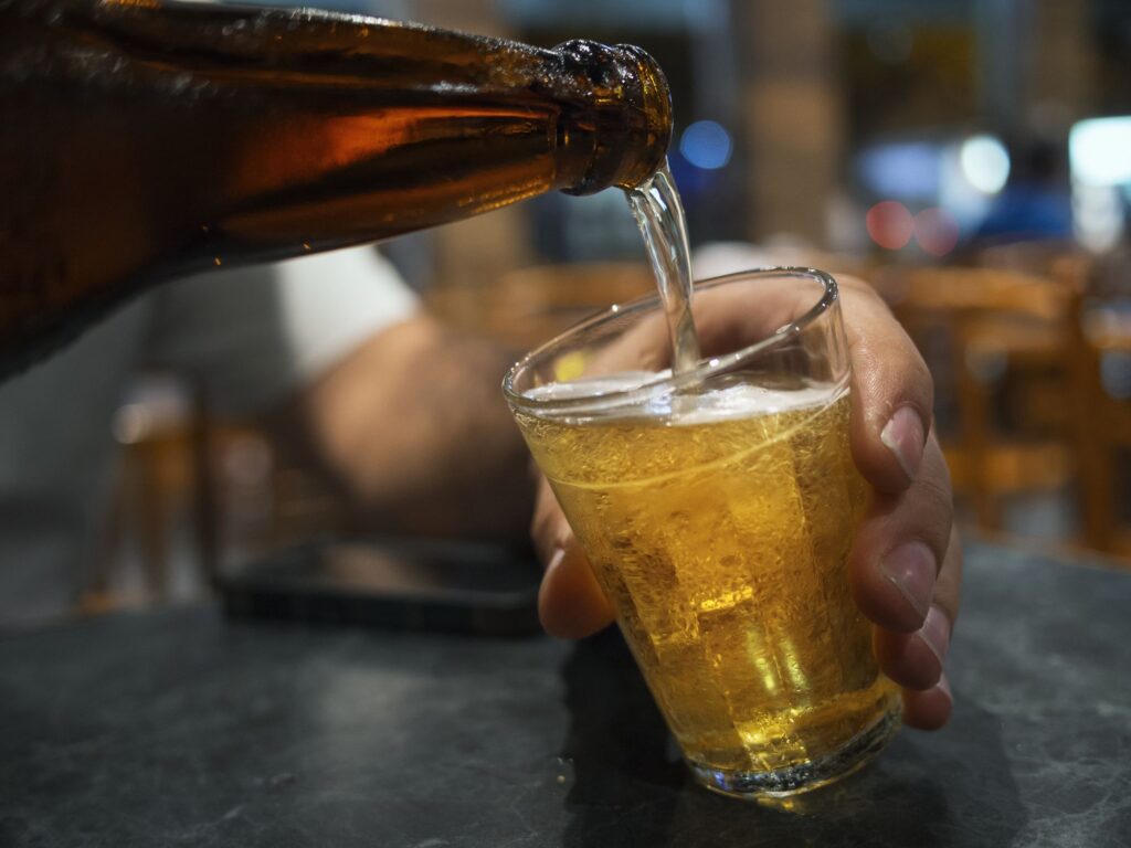 happy-hour-mais-caro?-impactos-do-tarifaco-podem-chegar-aos-bares