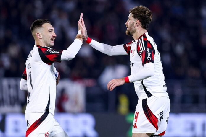 brasileirao:-flamengo-vence-o-bragantino-e-segue-na-cola-no-cruzeiro