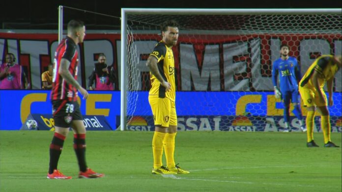 brasileirao:-sport-faz-gol-no-fim-e-evita-derrota-contra-o-vitoria