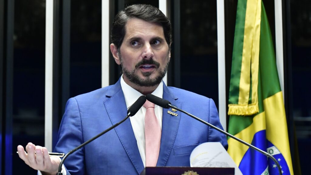 entenda-como-marcos-do-val-viajou-aos-eua-mesmo-com-o-passaporte-bloqueado
