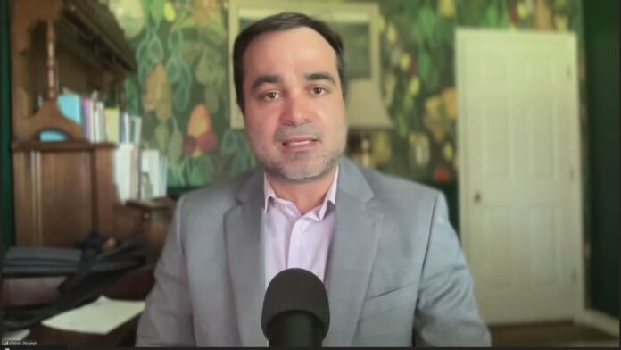 trump-faz-“negociacao-de-mafiosos”,-afirma-carlos-poggio