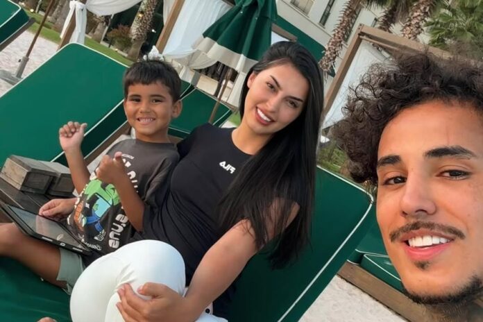 livinho-afirma-estar-casado-mesmo-apos-a-esposa-anunciar-divorcio