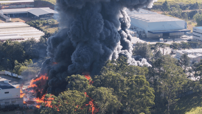 incendio-em-industria-em-guarulhos-(sp)-durou-cinco-horas;-veja-imagens