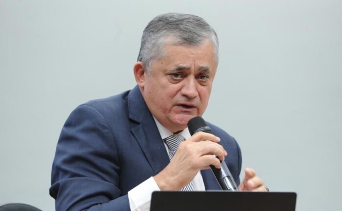 lider-do-governo-na-camara-e-internado-para-procedimento-no-coracao