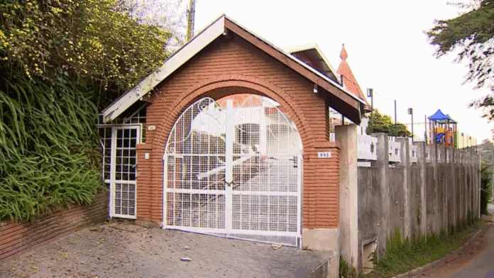 campos-do-jordao:-caseiro-e-rendido-e-bandidos-levam-ate-geladeira