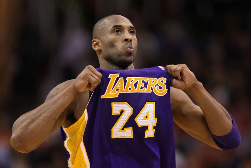 tenis-usado-e-autografado-por-kobe-bryant-e-vendido-por-r$-1,3-milhao