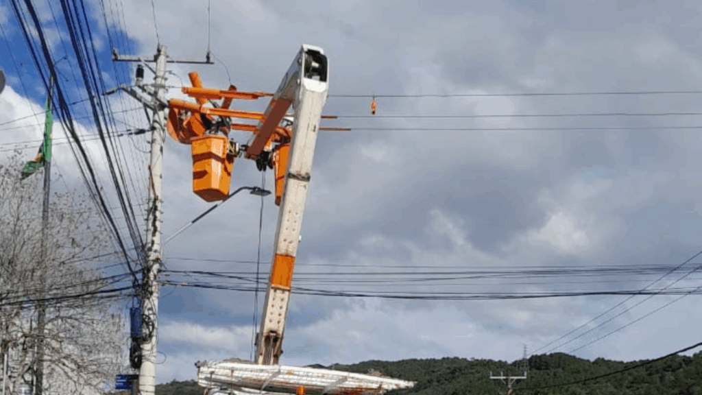 ciclone-deixa-mais-de-43-mil-imoveis-sem-energia-em-santa-catarina