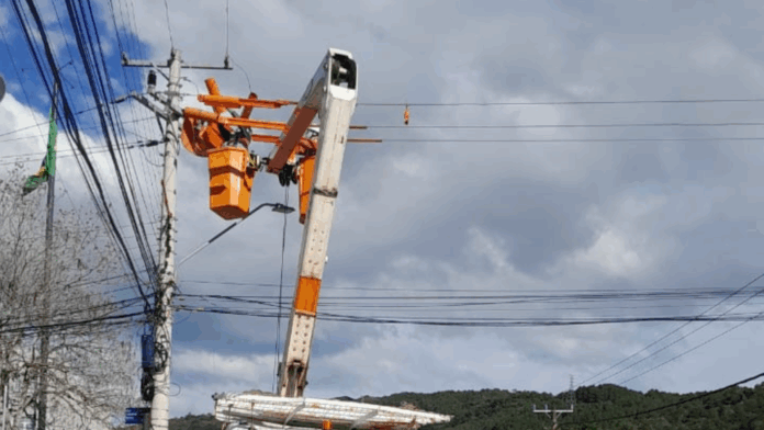 ciclone-deixa-mais-de-43-mil-imoveis-sem-energia-em-santa-catarina