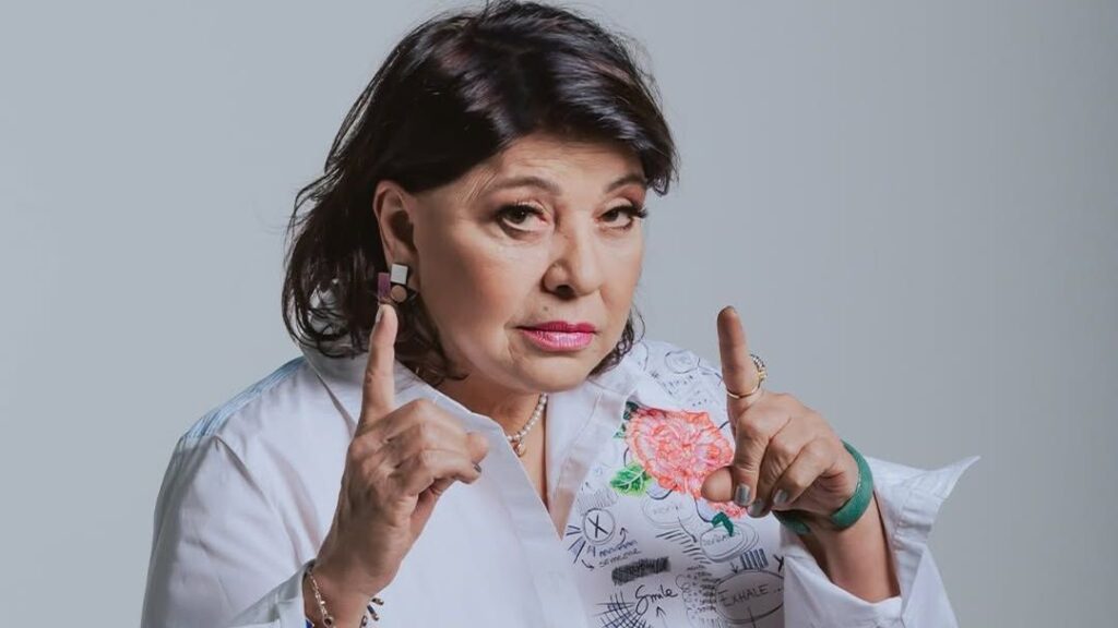 roberta-miranda-rebate-xingamento-em-show:-“sem-educacao”