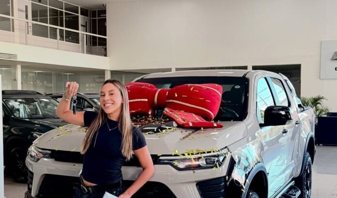 quase-100-dias-apos-vencer-bbb25,-renata-saldanha-finalmente-leva-carro