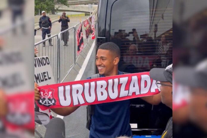 video:-novo-reforco-do-flamengo,-samuel-lino-desembarca-no-rj
