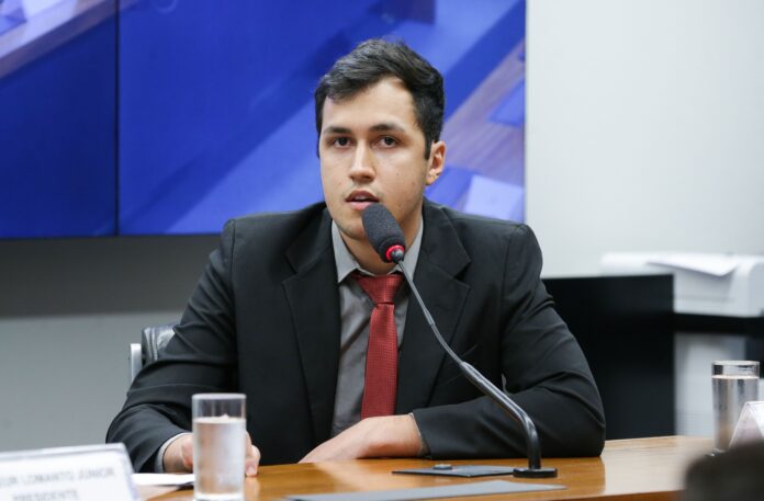 envolvido-em-confusao-com-glauber-braga-deixa-mbl-e-critica-arthur-do-val