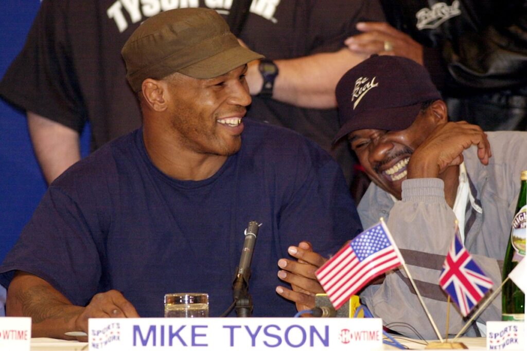 ex-treinador-de-mike-tyson-e-evander-holyfield-morre-aos-71-anos