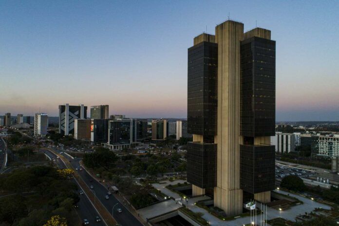copom-encerra-ciclo-de-alta-e-mantem-taxa-selic-em-15%-ao-ano