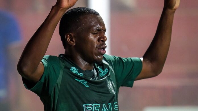 coritiba-supera-expulsao,-vence-vila-nova-e-assume-lideranca-da-serie-b