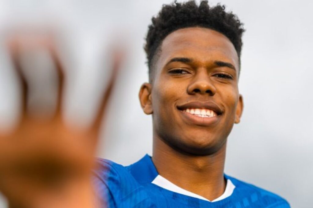 chelsea-anuncia-estevao-com-provocacao-ao-palmeiras.-entenda