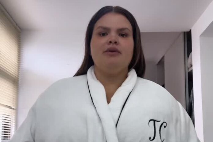 thais-carla-usa-cinta-para-conter-excesso-de-pele-apos-emagrecer-50-kg