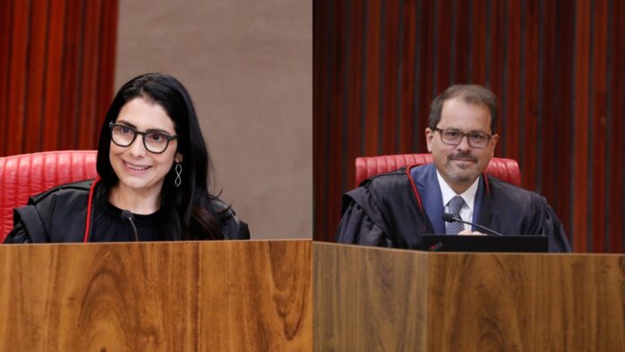 estela-aranha-e-floriano-azevedo-tomam-posse-como-ministros-do-tse