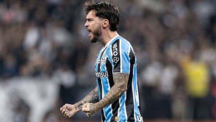 ex-dirigente-do-gremio-detona-meio-campista:-“um-jogador-inutil”