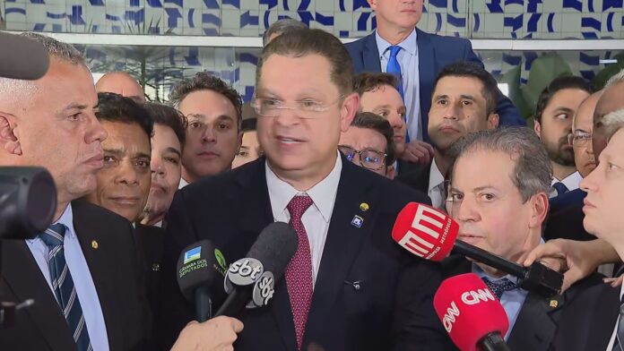 sostenes-diz-que-camara-vai-pautar-anistia-e-foro-na-proxima-semana