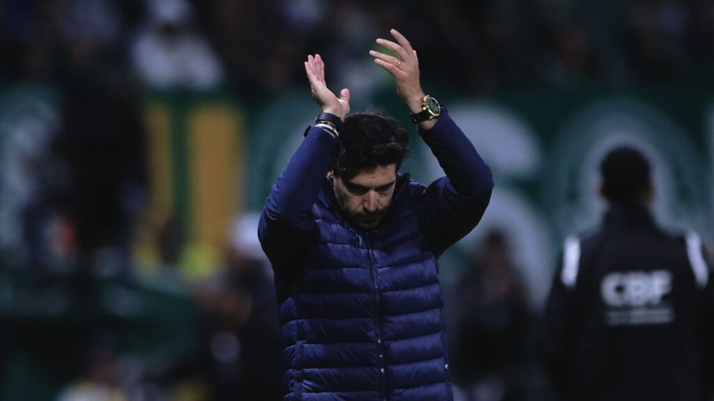 abel-ferreira-nega-ironia-a-torcida-do-palmeiras-apos-ofensas:-“pedi-apoio”