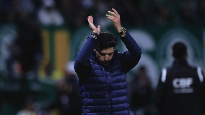 abel-ferreira-nega-ironia-a-torcida-do-palmeiras-apos-ofensas:-“pedi-apoio”