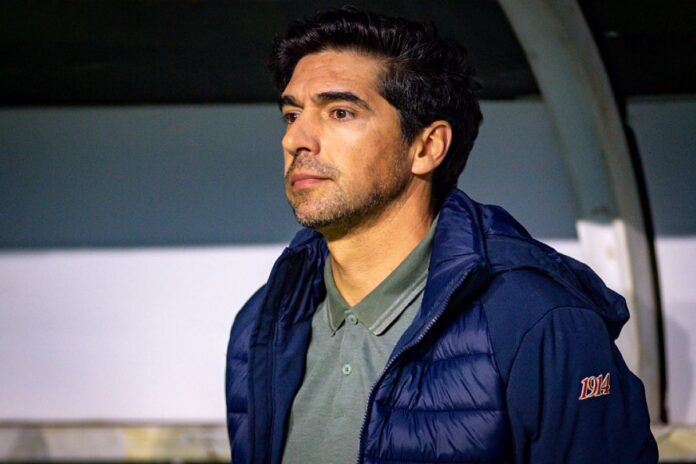 abel-ferreira-comenta-sobre-gesto-para-vaias-da-torcida:-“pedi-apoio”