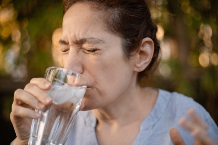 agua-gelada-faz-mal?-especialistas-esclarecem-mitos-sobre-a-bebida