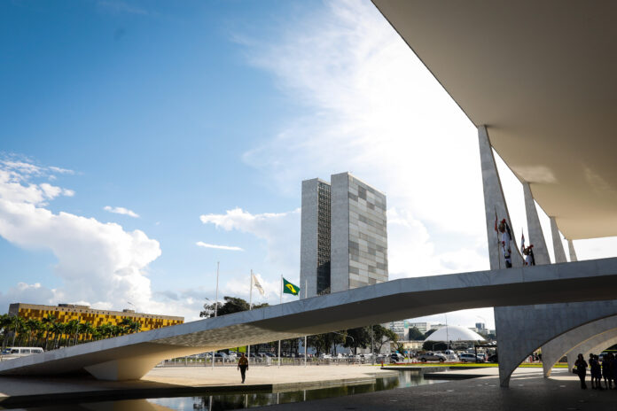 senado-aprova-nova-tabela-do-ir-que-isenta-quem-recebe-ate-2-minimos